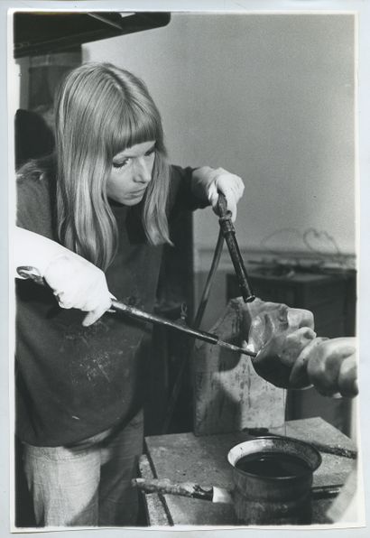 null [GERMANY] Jutta CUNY (1940-1983), German sculptor. Vintage silver print, 29...
