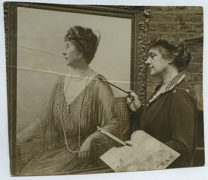 null Louise BURRELL (1873-1971), painter. Vintage silver print, 13.5 x 15.5 cm. Agency...