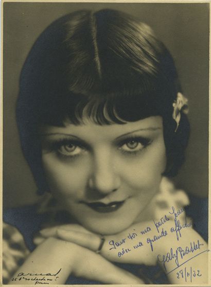 null Gaby BASSET (1902-2001), actrice. Épreuve argentique d'époque 23 x 17 cm. Dédicacée,...