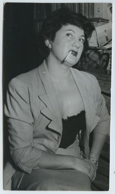 null Dominique DAVRAY (1919-1998), actress. Vintage silver print, 16,4 x 9,4 cm....