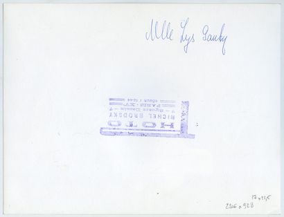 null Lys GAUTY (1900-1994), singer. Silver print of the time 17 x 22,5 cm. Stamp...