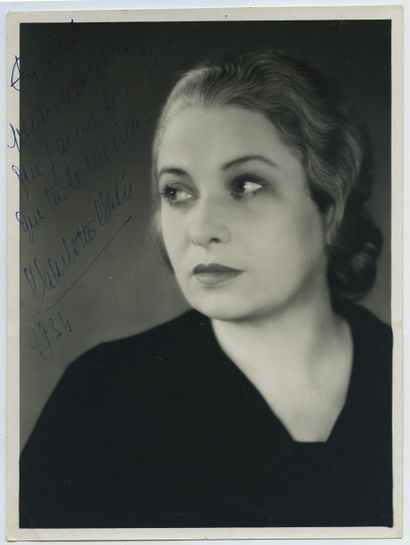 null Charlotte GLADIS [?]. Vintage silver print, 23 x 17.2 cm. Autograph signed on...