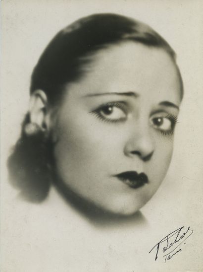 null Lucienne BOYER (1901-1983), singer. Vintage silver print, 23,2 x 17,3 cm. Agency...