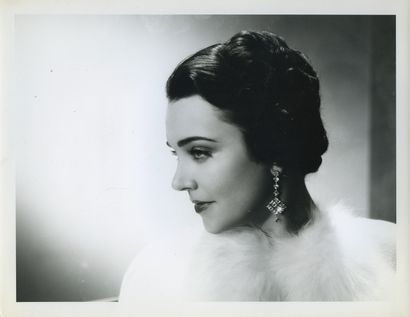 null Jacqueline DELUBAC (1907-1997), actrice. Épreuve argentique d'époque, 21 x 27,5...