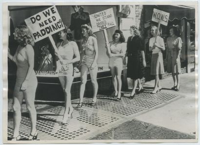 null [MANIFESTATION] Demonstration in the United States, 1947. Vintage silver print,...