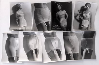null [FASHION] Models of girdles. 9 silver prints, 24 x 18 cm approximately. Agency...