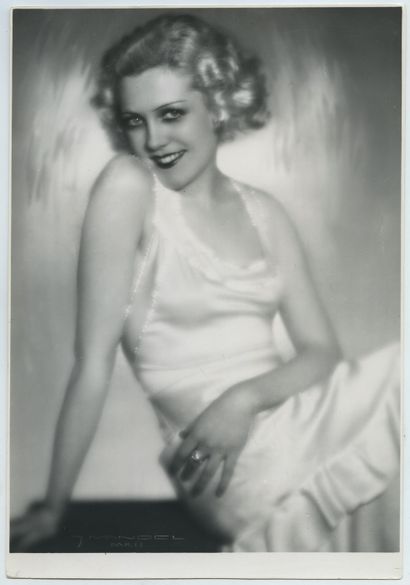 null Monique ROLLAND (1913-1999), actrice. Épreuve argentique d'époque, 23,5 x 16...