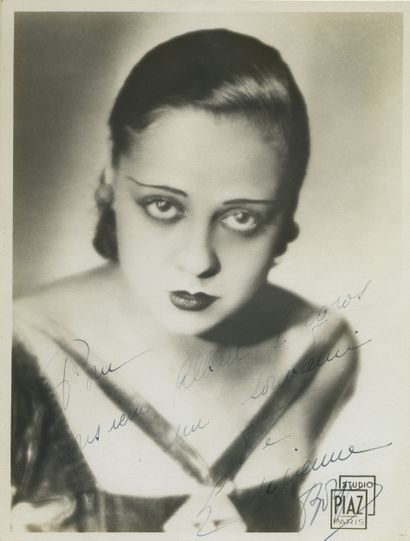 null Lucienne BOYER (1901-1983), singer. Vintage silver print, 23 x 17,5 cm. Signed...
