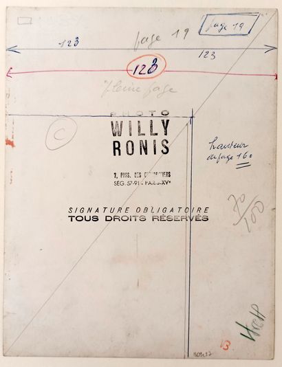 null Willis RONIS (1910-2009). La Leçon de piano, vers 1950. Épreuve argentique d'époque,...