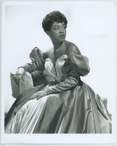 null Sarah VAUGHAN (1924-1990), American jazz singer. Vintage silver print, 25,3...