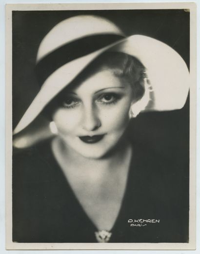 null Simone CERDAN (1897-1967), actress and singer. Vintage silver print, 22,6 x...