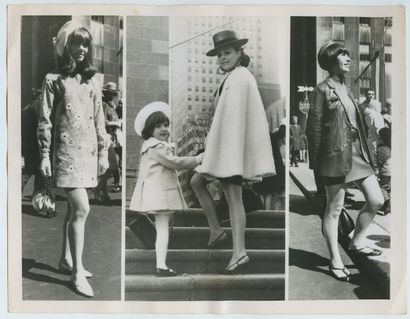 null [MODE] La mini-jupe à New-York, 1967. Épreuve argentique d'époque, 18 x 24 ...