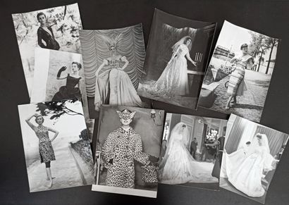 null [FASHION] Willy MAYWALD (1907-1985) and various. Models, including Mary MEADE...