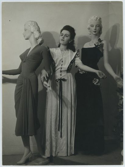 null [FASHION] Robert DOISNEAU (1912-1994), photographer. Mannequins. Vintage silver...