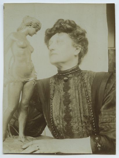 null Sculptrice ou modèle de la Belle Époque, vers 1890. Épreuve argentique d'époque,...