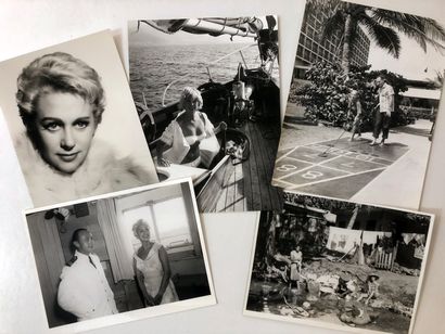 null Martine CAROL (1920-1967), actress. 5 silver prints, various sizes. Stamp of...
