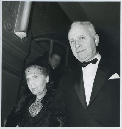 null Elsa TRIOLET (1896-1970), femme de lettres et ARAGON (1897-1970), homme de lettres....