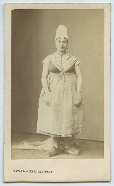 null [COURTISANES] Lise TAUTIN (1834-1874), comédienne et chanteuse. Épreuve d'époque...