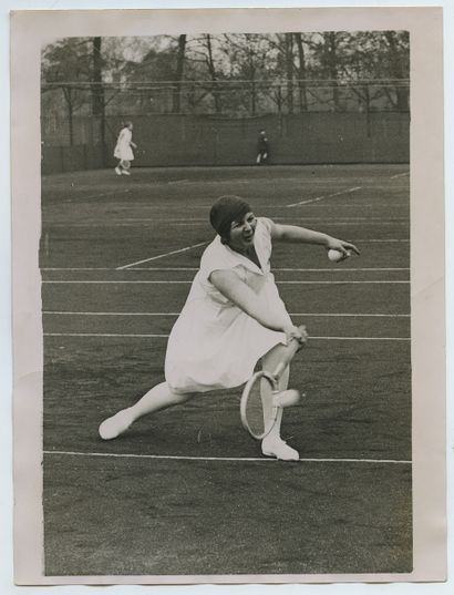 null [SPORT] Betty May NUTHALL (1911-1983), tennis player, Marguerite CHAPMAN (1918-1999),...