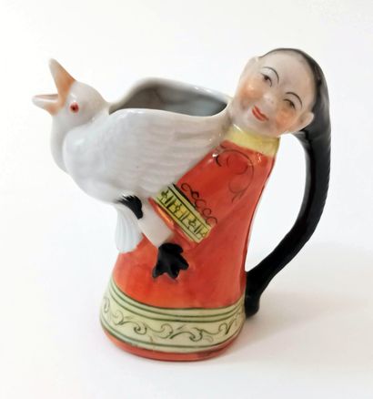 null CHINA. Conscientious ornithologist, 20th century. Porcelain with bird, height...
