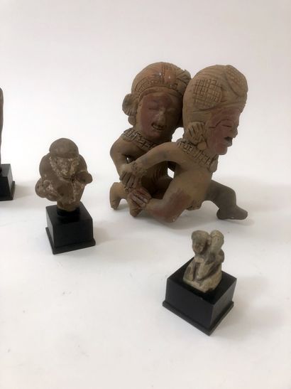 null SOUTH AMERICA. 6 TERRACOTTAS. Copies of the ancient. Crocodile on phallus, height...