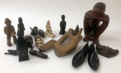 WOODEN OBJECTS. 17 pieces, various sizes....