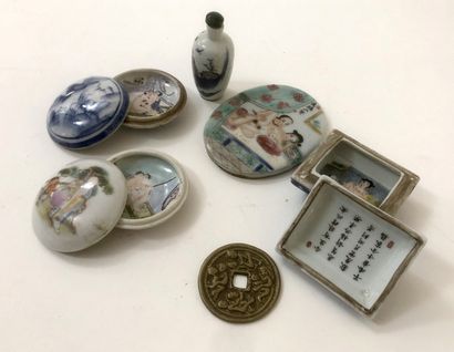 null CHINE-JAPON. 6 objets en porcelaine et en bronze, formats divers. Quelques ...