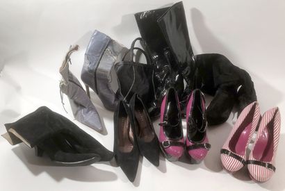 null MODE FÉTICHISTE. 4 paires de bottes, bottines et 3 paires de chaussures à talons....