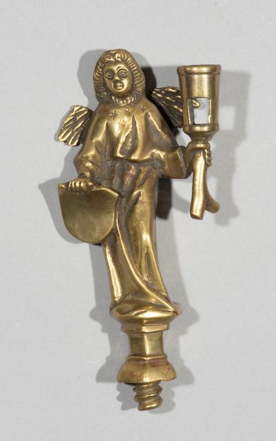 null Élément de chandelier à «boubesche»
en bronze.
A décor d’un tenant héraldique...