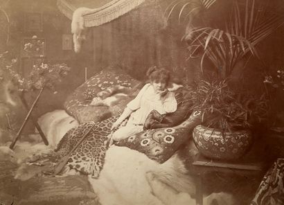  Nadar (Gaspard-Félix Tournachon dit (1820-1910)) 
Sarah Bernhardt, at Home, c.1890
Albumen... Gazette Drouot
