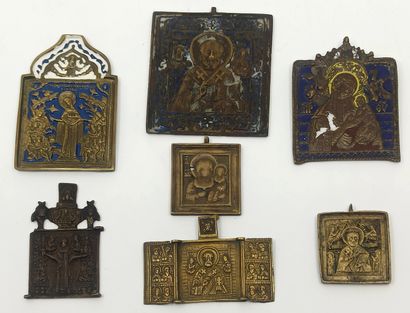 null RUSSIE. 7 icônes de voyage, xixe siècle. Bronze et émail, formats divers.