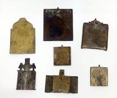 null RUSSIE. 7 icônes de voyage, xixe siècle. Bronze et émail, formats divers.