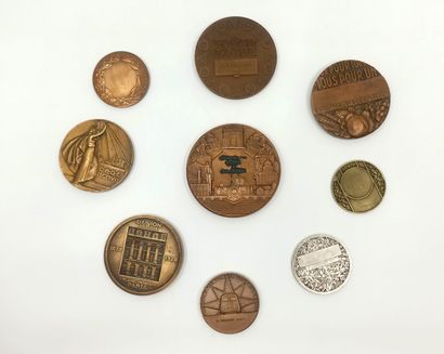 null MÉDAILLES. 9 médailles Art déco, vers 1925.