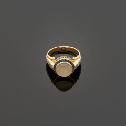Yellow gold ring, 750 MM, set with a cabochon...