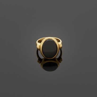 Yellow gold ring, 750 MM, set with an onyx,...