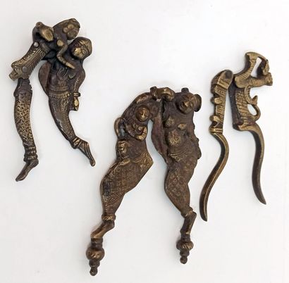 null INDE. 3 coupe-noix d'Arec ou noix de Bétel, xxe siècle. Bronzes, environ 14...