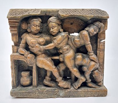 null INDE. Décor de char, xxe siècle. Sculpture en bois, 22 x 24 x 5 cm.