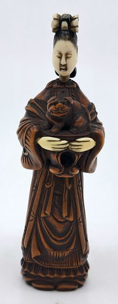 null JAPON. Époque Edo (1603-1868), xixe siècle. Shunga netsuke en buis et ivoire,...