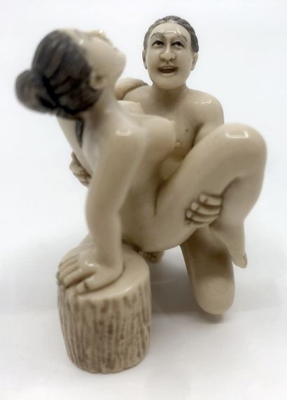 null JAPON. Le Plaisir de la souche, xxe siècle. Okimono, hauteur 5 cm. Résine.