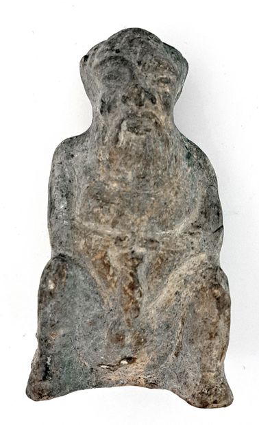 null ÉGYPTE PTOLÉMAÎQUE. Le Dieu Bès, personnage en pierre sculpté, 8 x 4 x 1,5 cm....