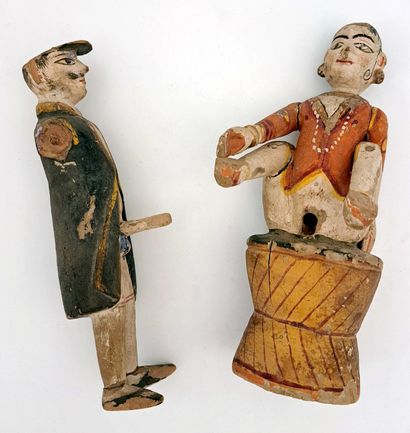 null INDE. Kama-sutra, xixe siècle. Statuette en bois peinte composée de deux parties...