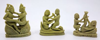 null INDE. Kama-sutra, xxe siècle. 15 figurines en pierre à savon verte, entre 6,5...