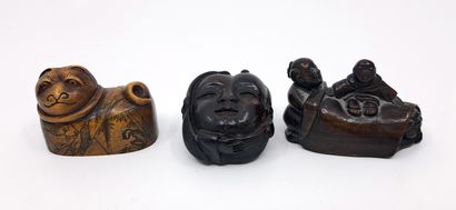 null JAPON. Couple, chat et visage, xxe siècle. 3 figurines à secret, 5 x 2 3 cm....