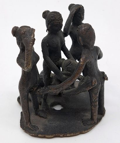 null INDE. Scène d'orgie et Scène de couple, xxe siècle. 2 sculptures en bronze,...