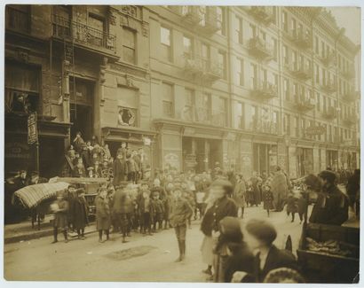 null JUDAICA. NEW-YORK. Brooklyn, circa 1910. Vintage silver print, 16.5 x 21.5 ...