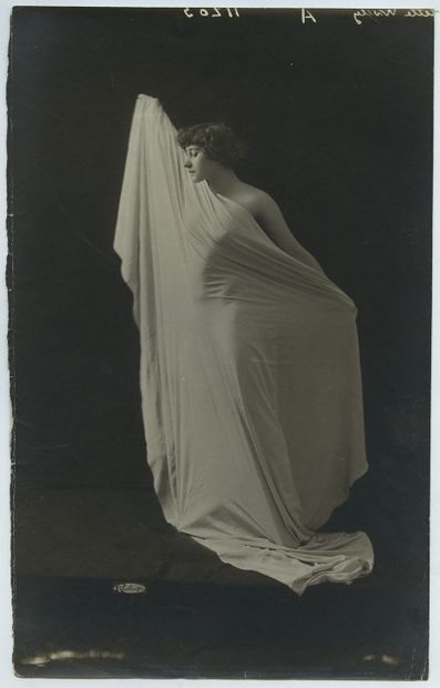 null Colette WILLY, known as COLETTE (1873-1954). Nude under a sheet, circa 1910....