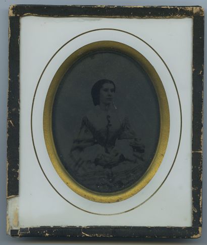 null AMBROTYPE. Portrait of a woman, circa 1860. Ambrotype, 9 x 7 cm sight. In frame,...