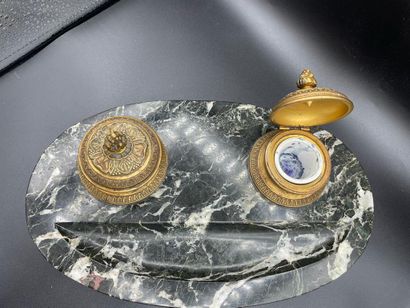null White-veined black marble inkwell with two gilded bronze cups, resting on four...