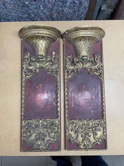 null Small pair of wall brackets / Rocaille decorated trumeau in red lacquer and...