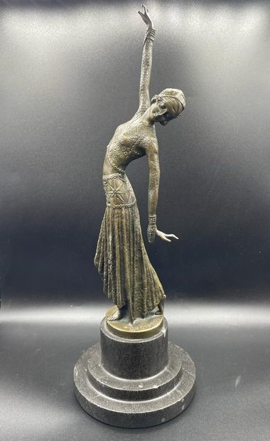 null Dimitri HaralambChiparus(1886 - 1947), after. Russian ballet dancer Bronze
...